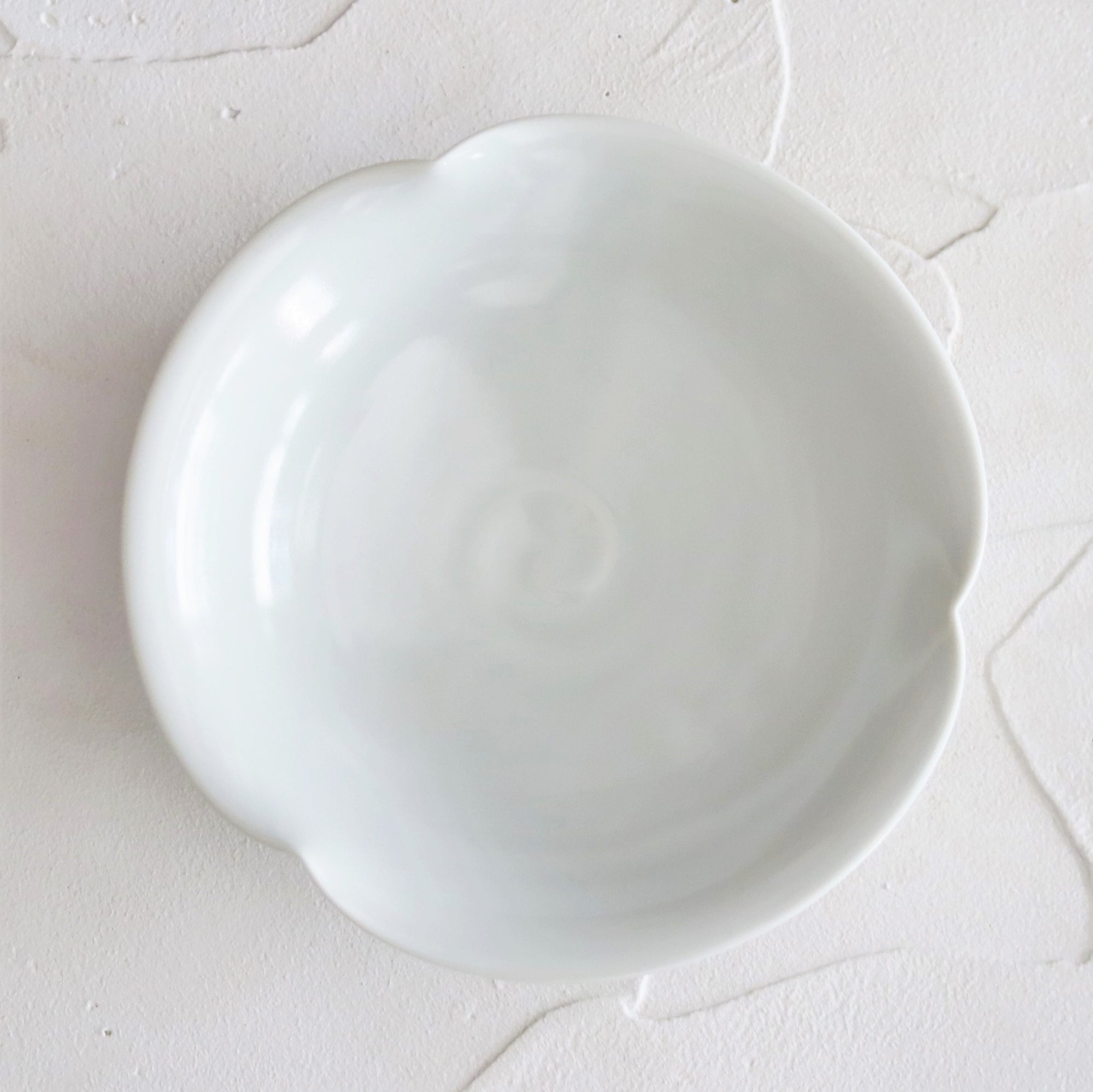 【Masamitsu Kawai】white porcelain round flower shaped small bowl