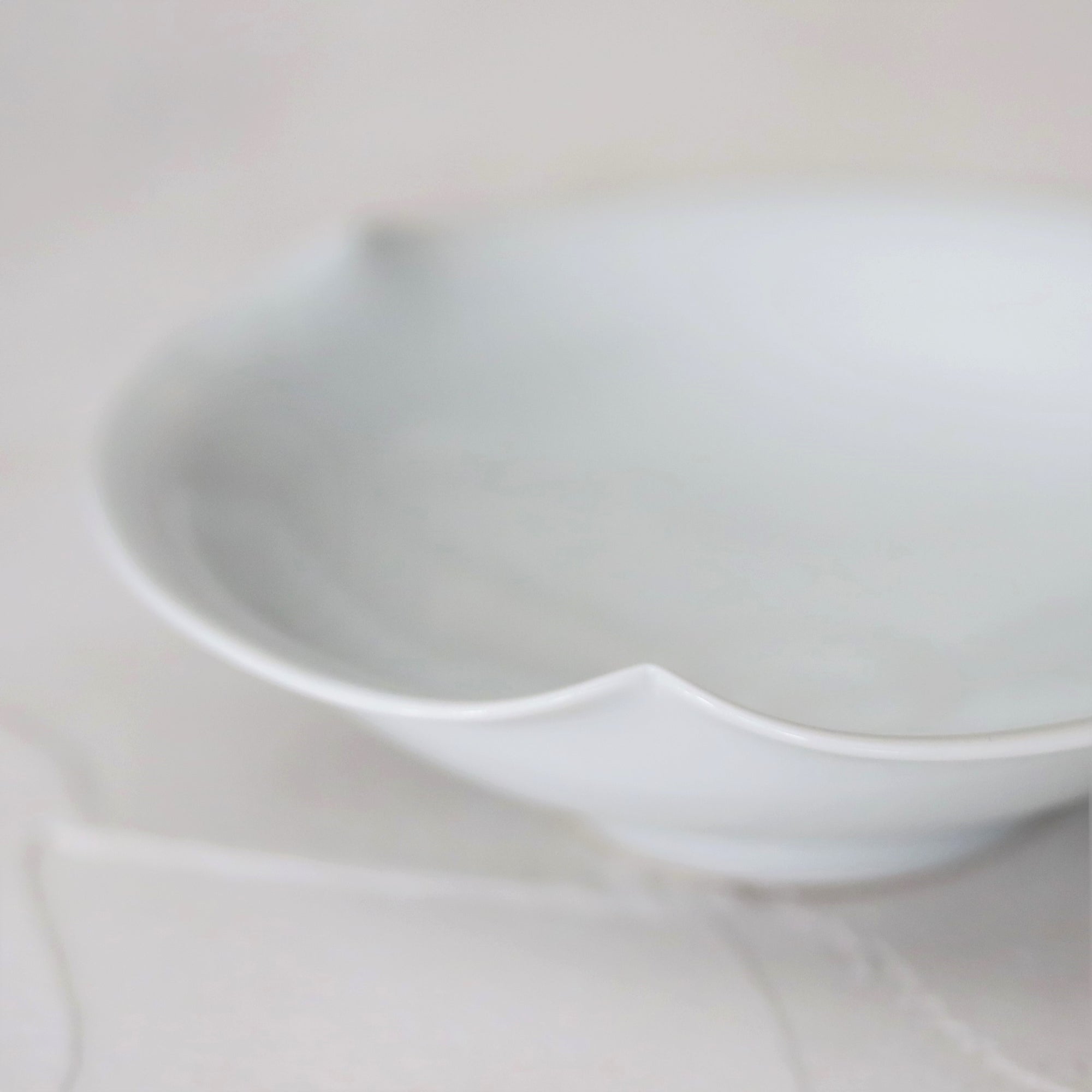 【Masamitsu Kawai】white porcelain round flower shaped small bowl