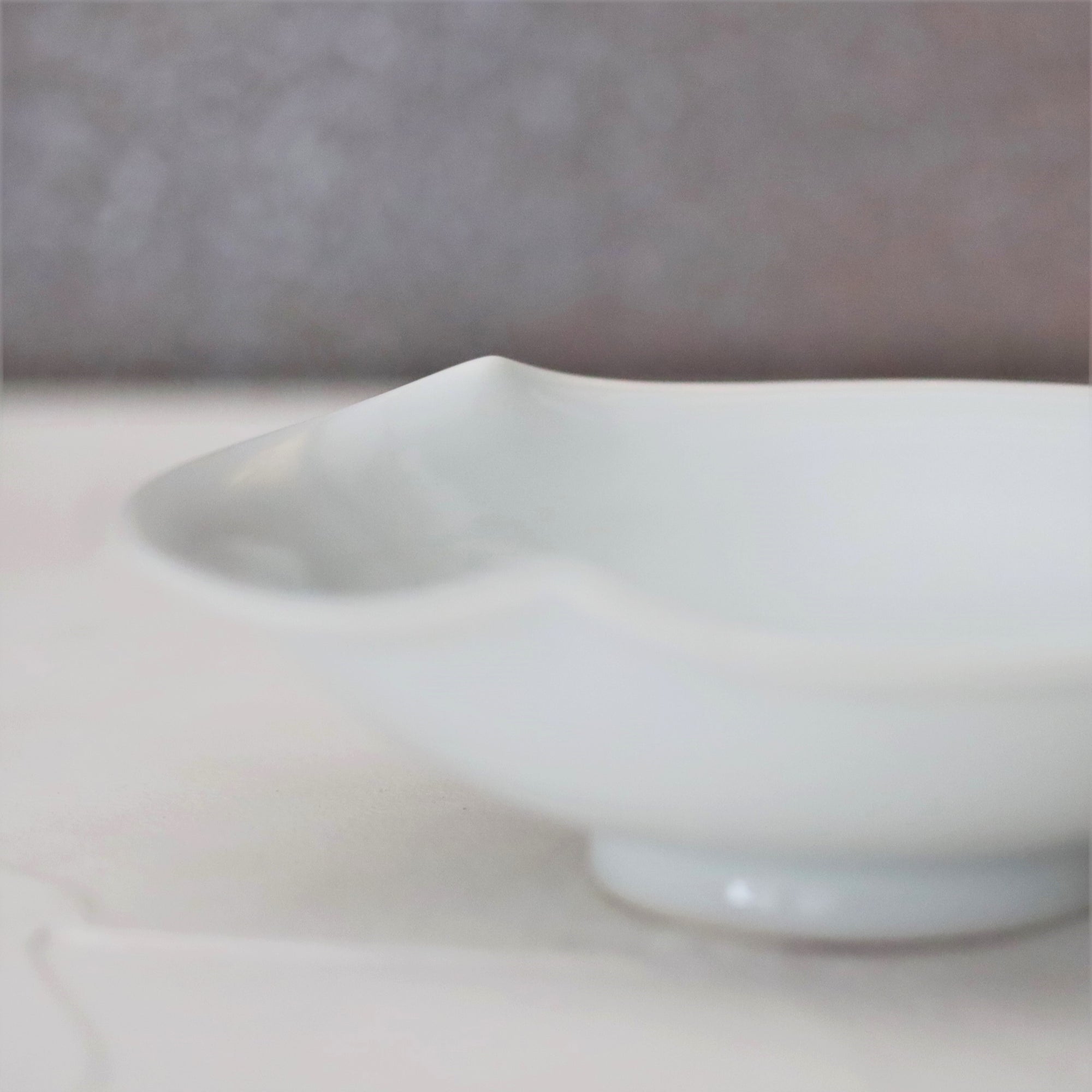 【Masamitsu Kawai】white porcelain round flower shaped small bowl