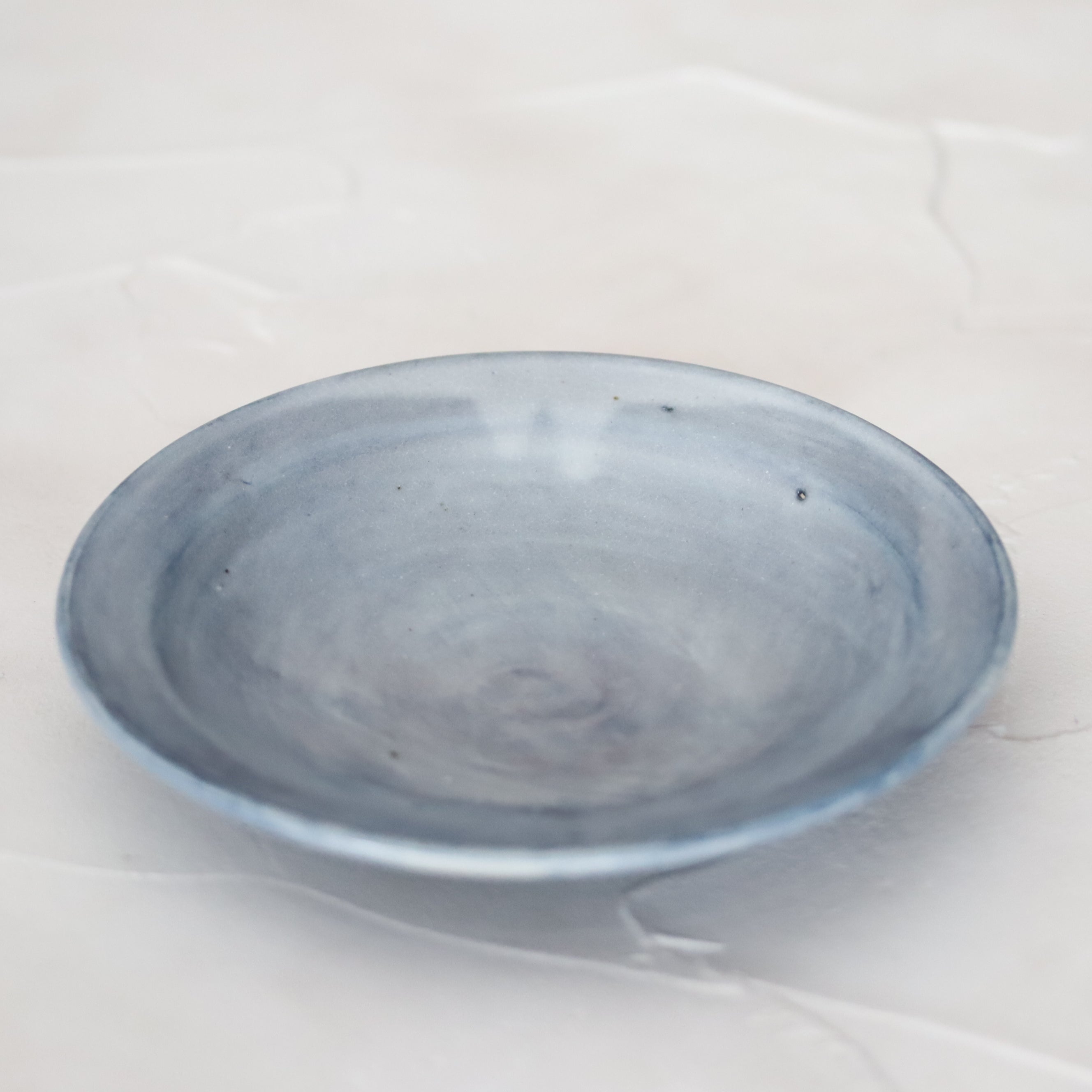 小島陽介】呉須刷毛目皿 – うつわ御結