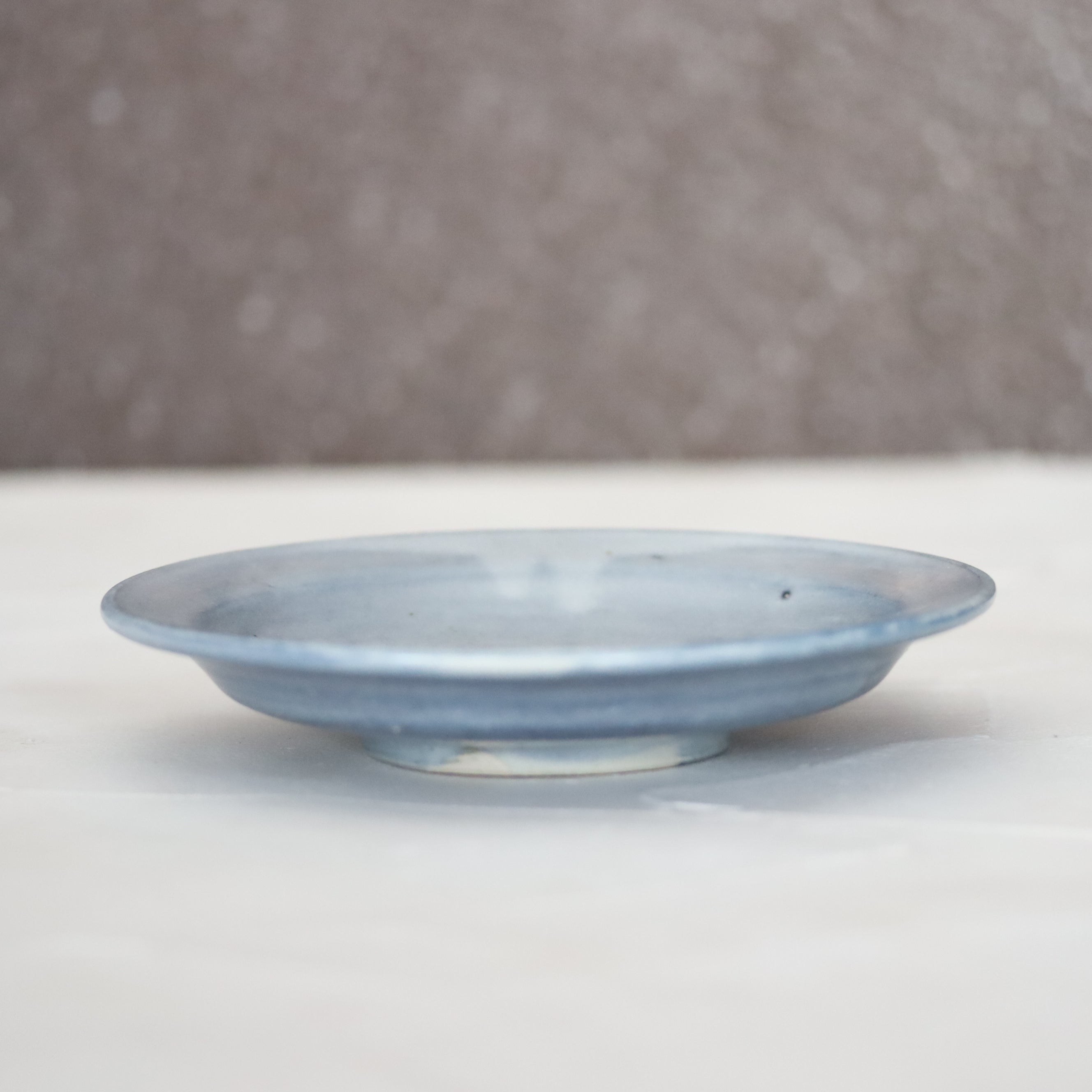 小島陽介】呉須刷毛目皿 – うつわ御結