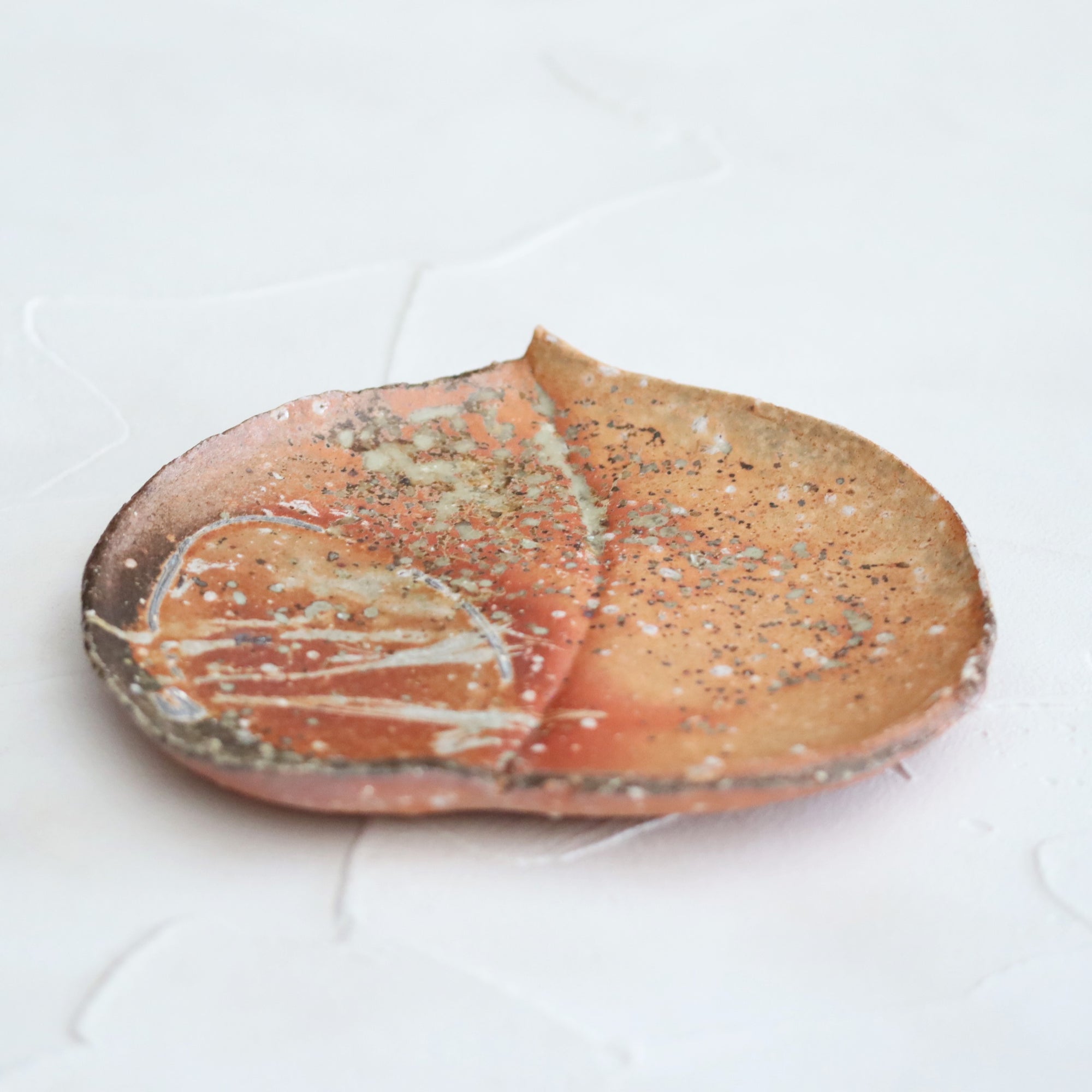 【Kai Tsujimura】Shigaraki peach shaped  plate
