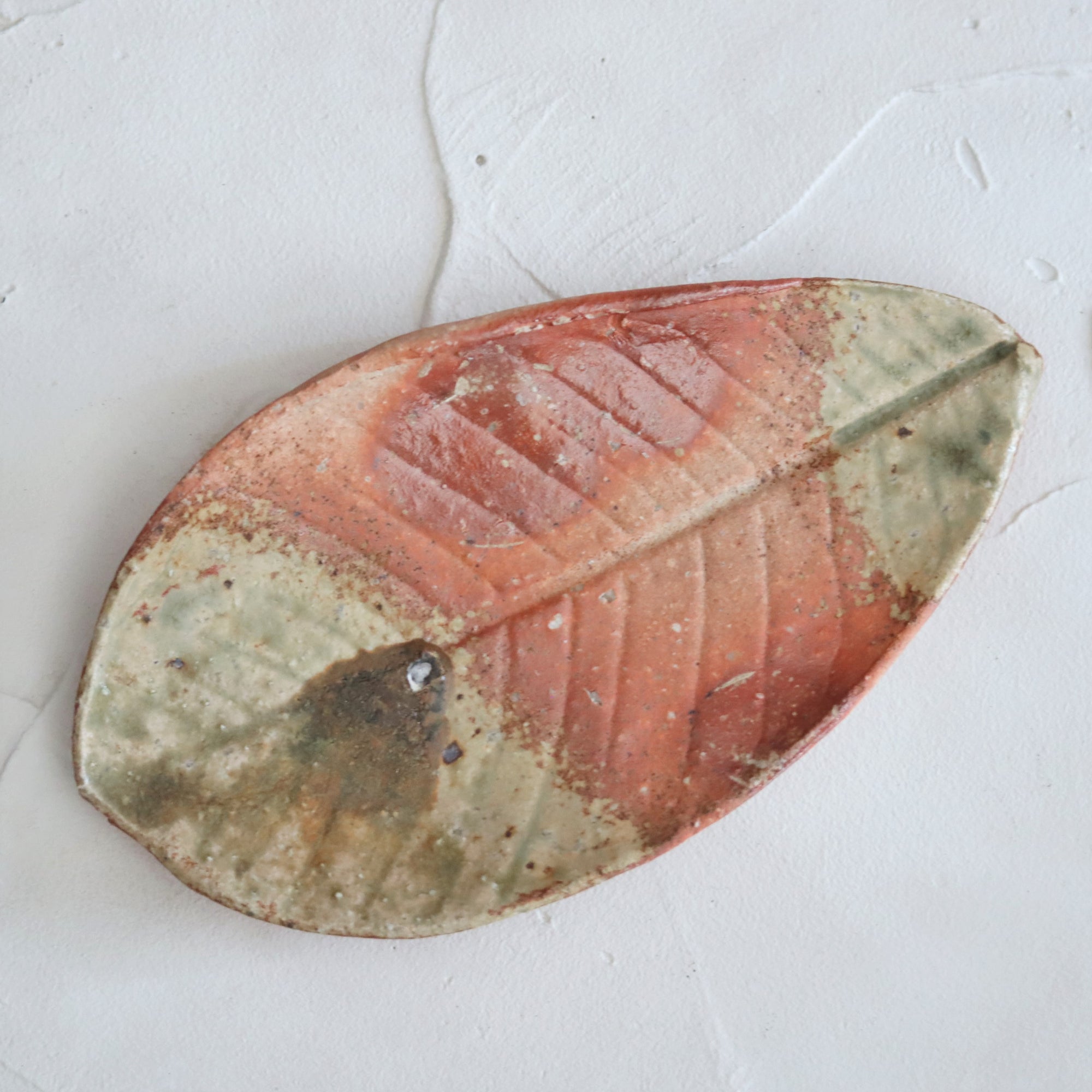 【Kai Tsujimura】Shigaraki Houba leaf shaped plate
