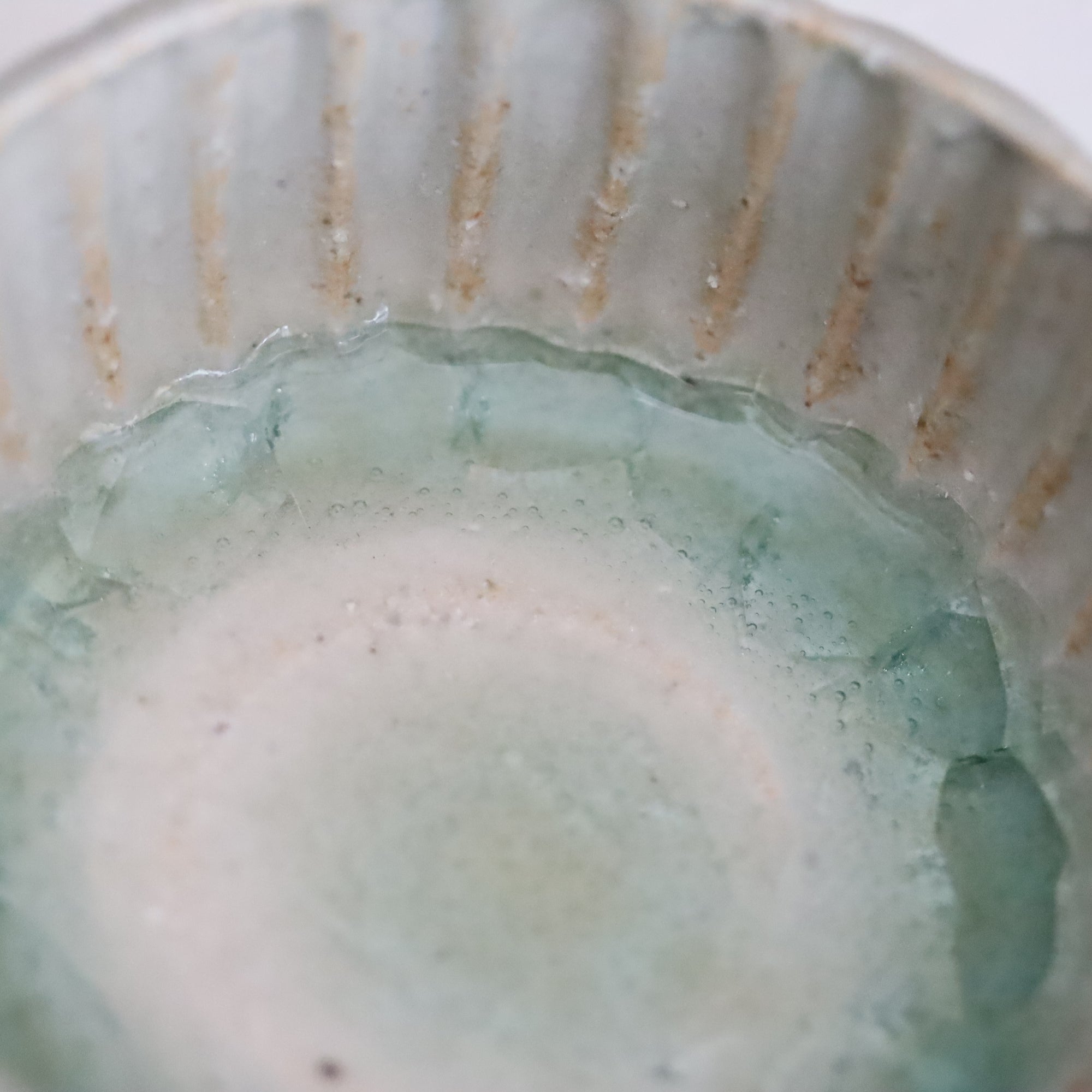 [Yuichi Yukinoura] Ash glaze shinogi bean bowl