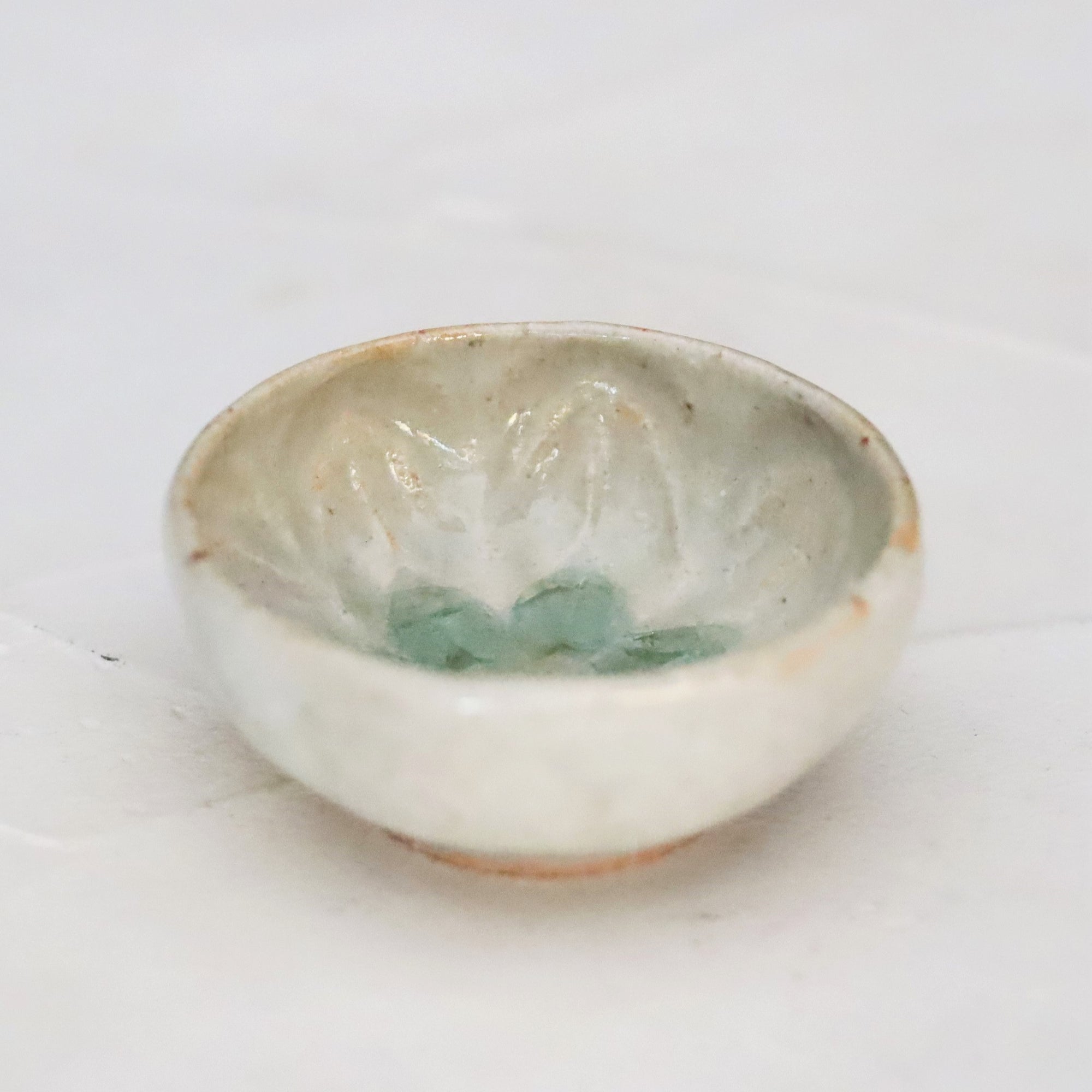 [Yuichi Yukinoura] Ash glaze flower pattern cup