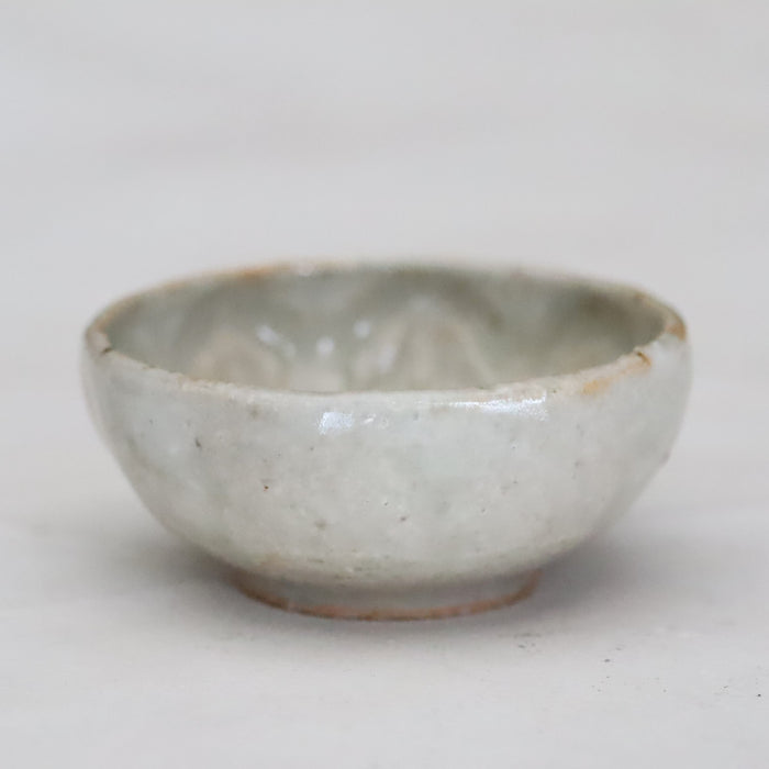 【雪ノ浦裕一】灰釉花文ぐい呑