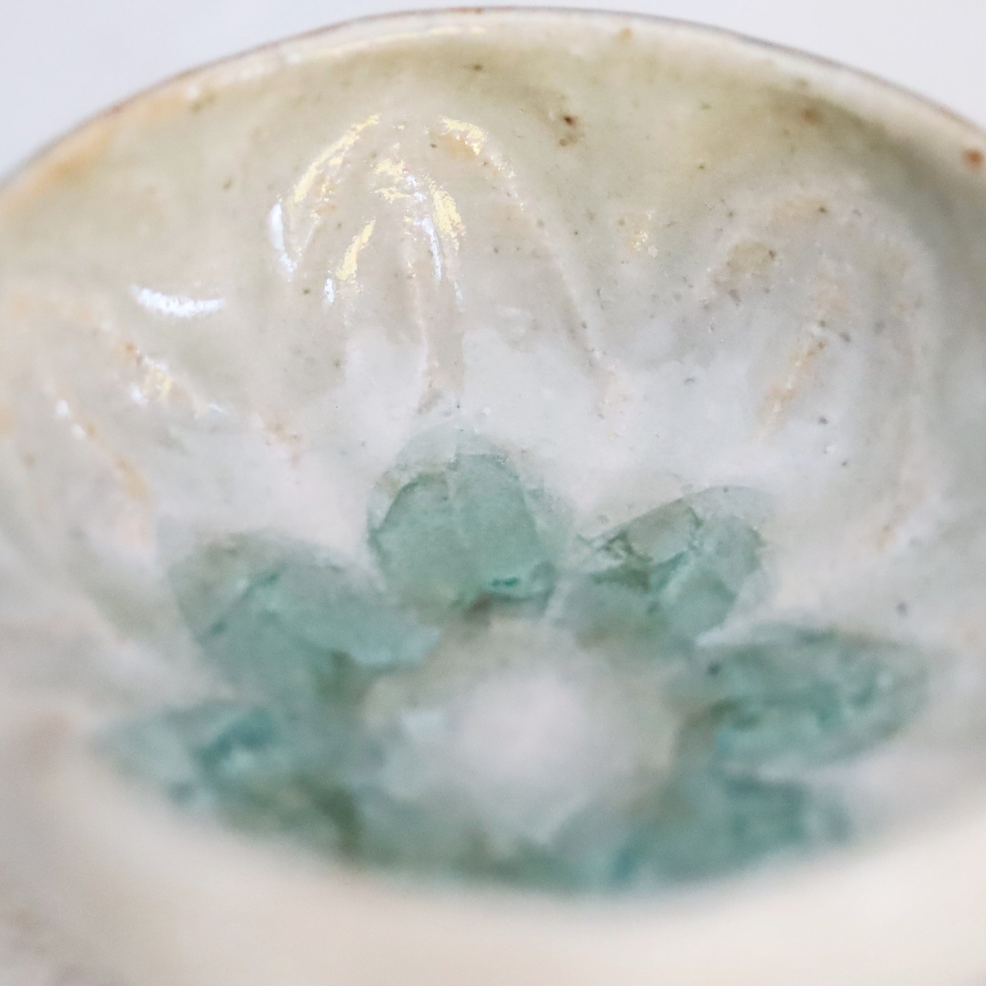 [Yuichi Yukinoura] Ash glaze flower pattern cup