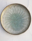 [Yuichi Yukinoura] Ash glaze chrysanthemum pattern plate