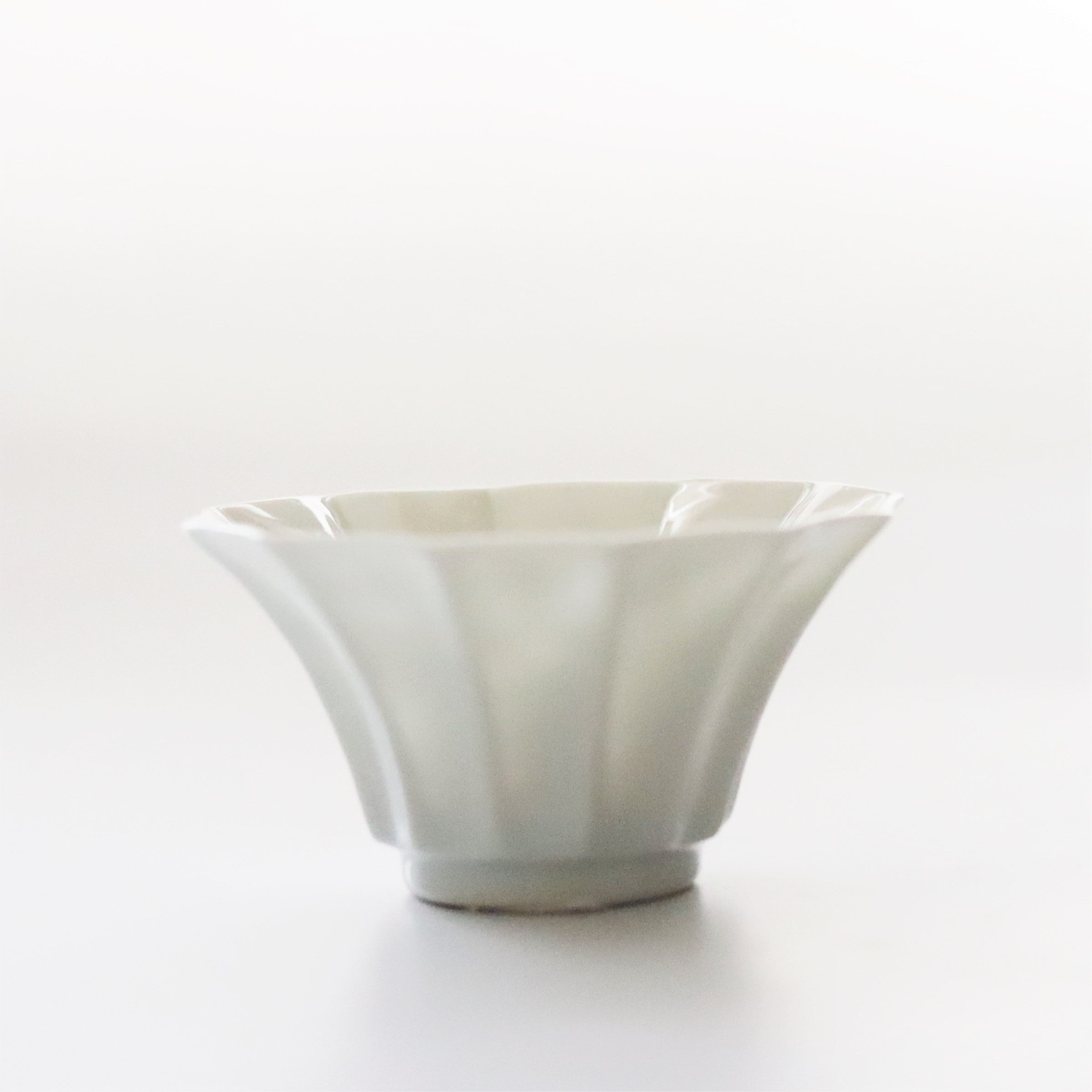 京焼　清水焼　名工【河合紀】造　金彩葉文　壺　瓶　花瓶　花入れ　共箱 Amazon.co.jp: 京焼 清水焼 名工河合紀造 金彩葉文 壺 瓶 花瓶