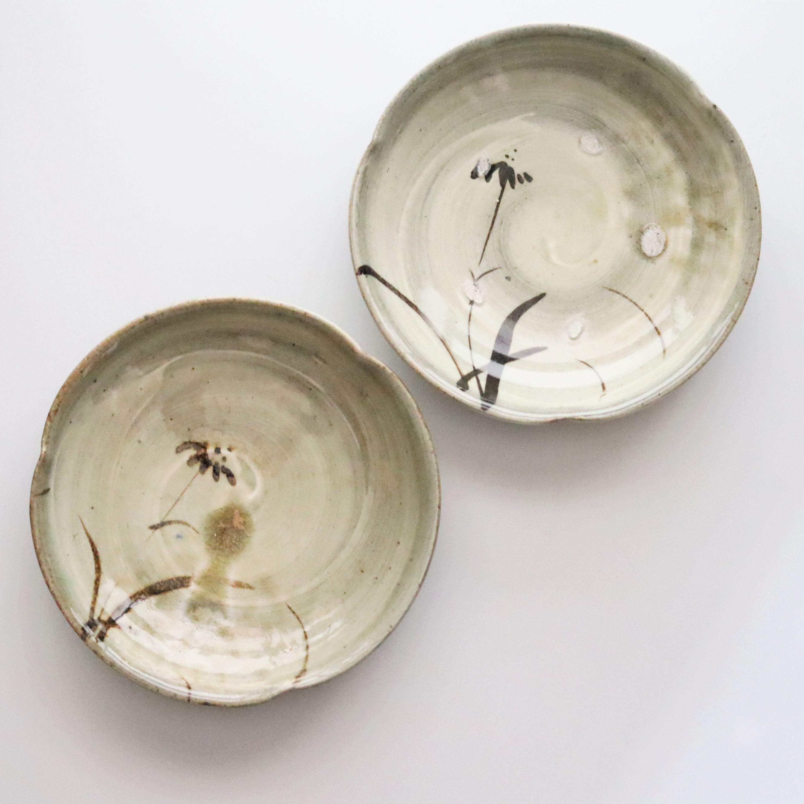 光藤佐 皿 光藤佐】絵刷毛目輪花皿 5.5寸 – うつわ御結