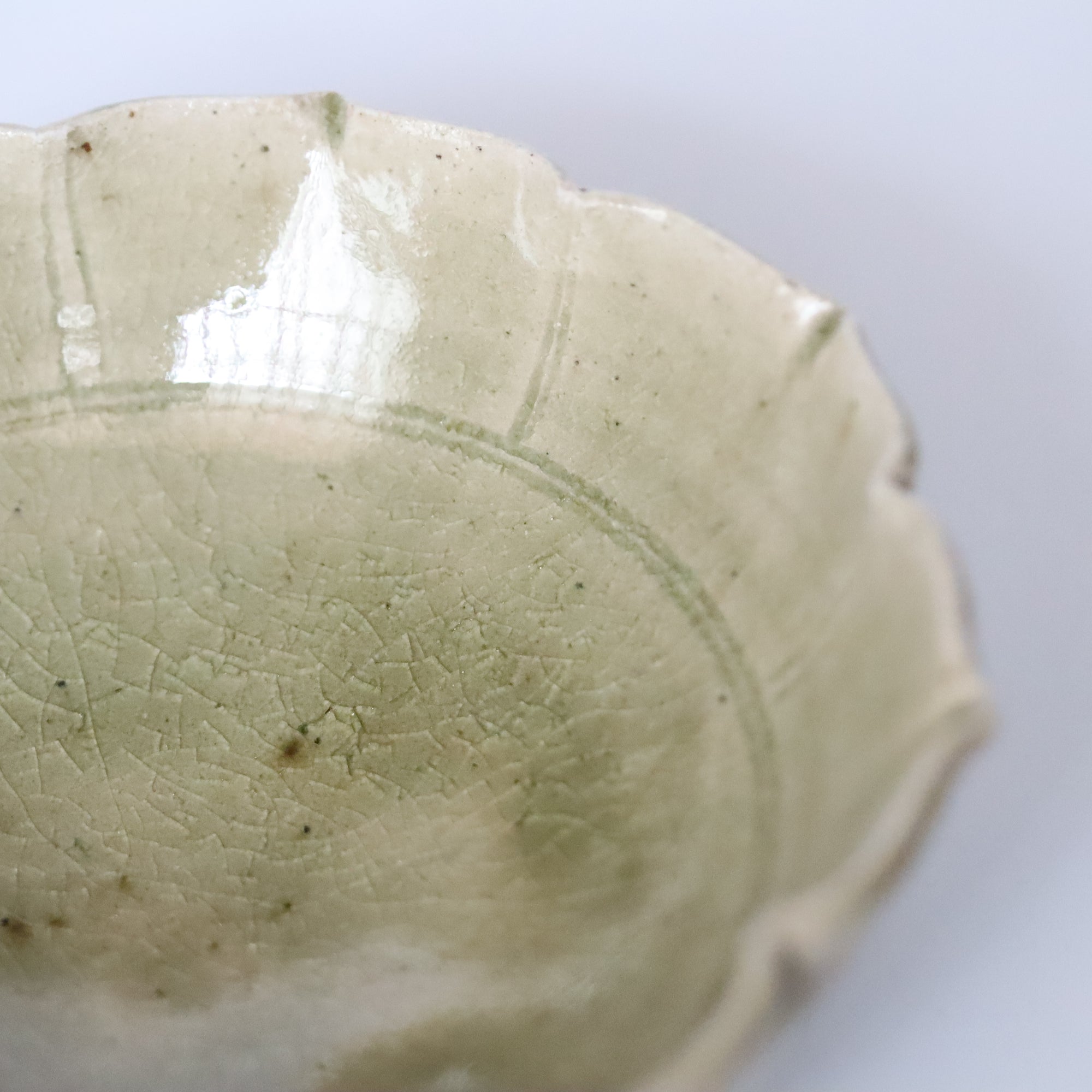 [Teppei Terada] Ash glaze ring flower bowl small