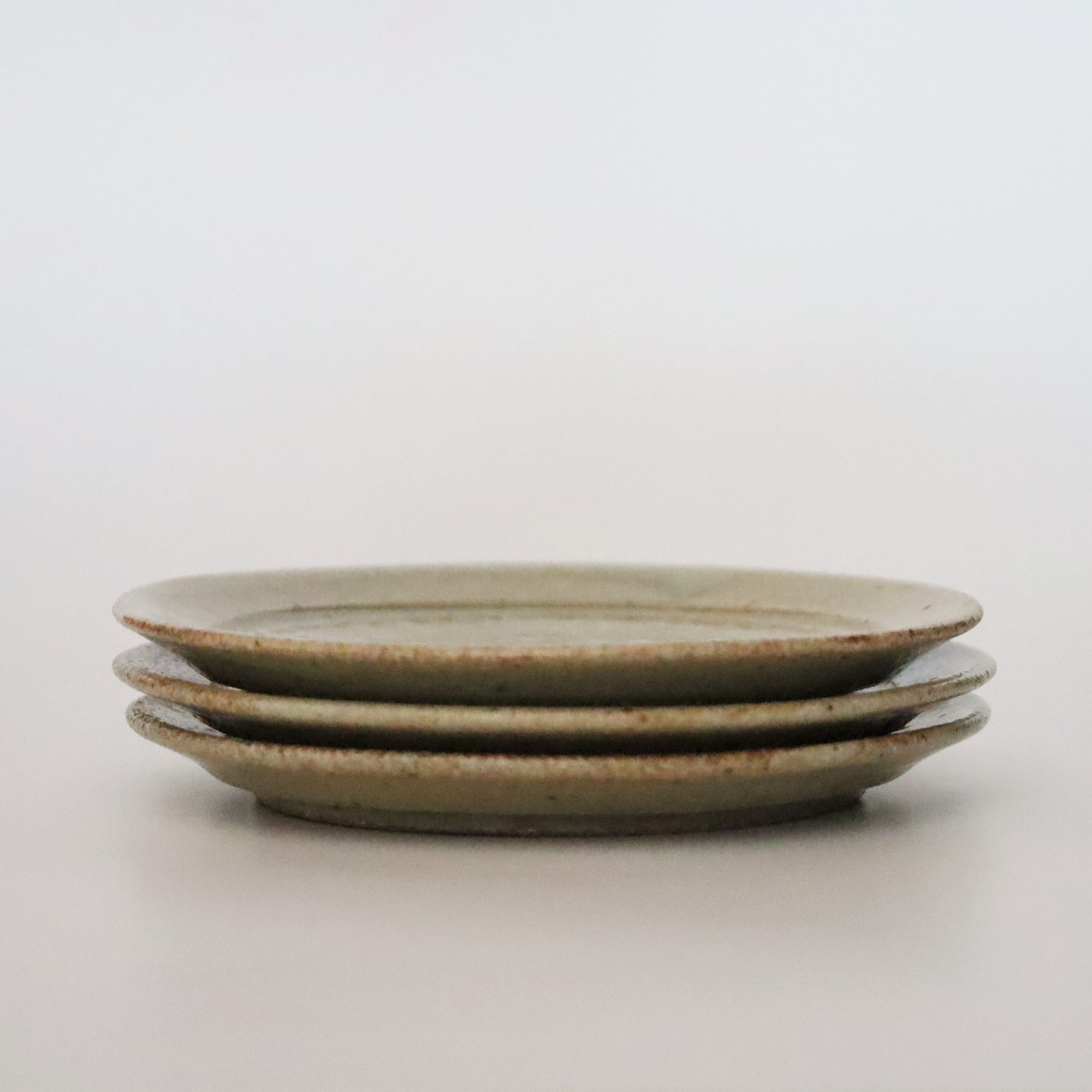 [Takayoshi Hirasawa] Ash glaze 5.5 inch flat plate