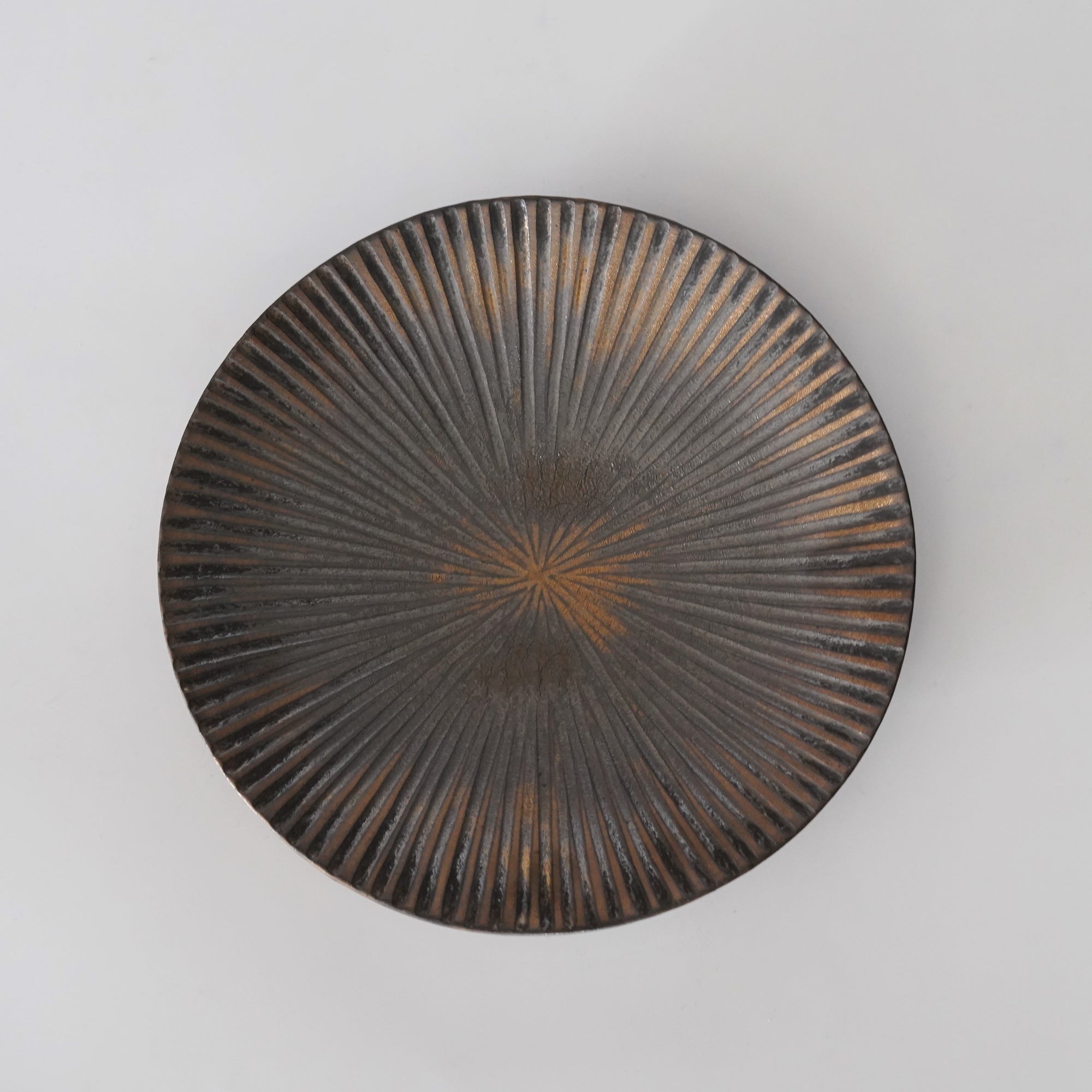 【Hideki Yamamoto】gold-painted carving deflection plate