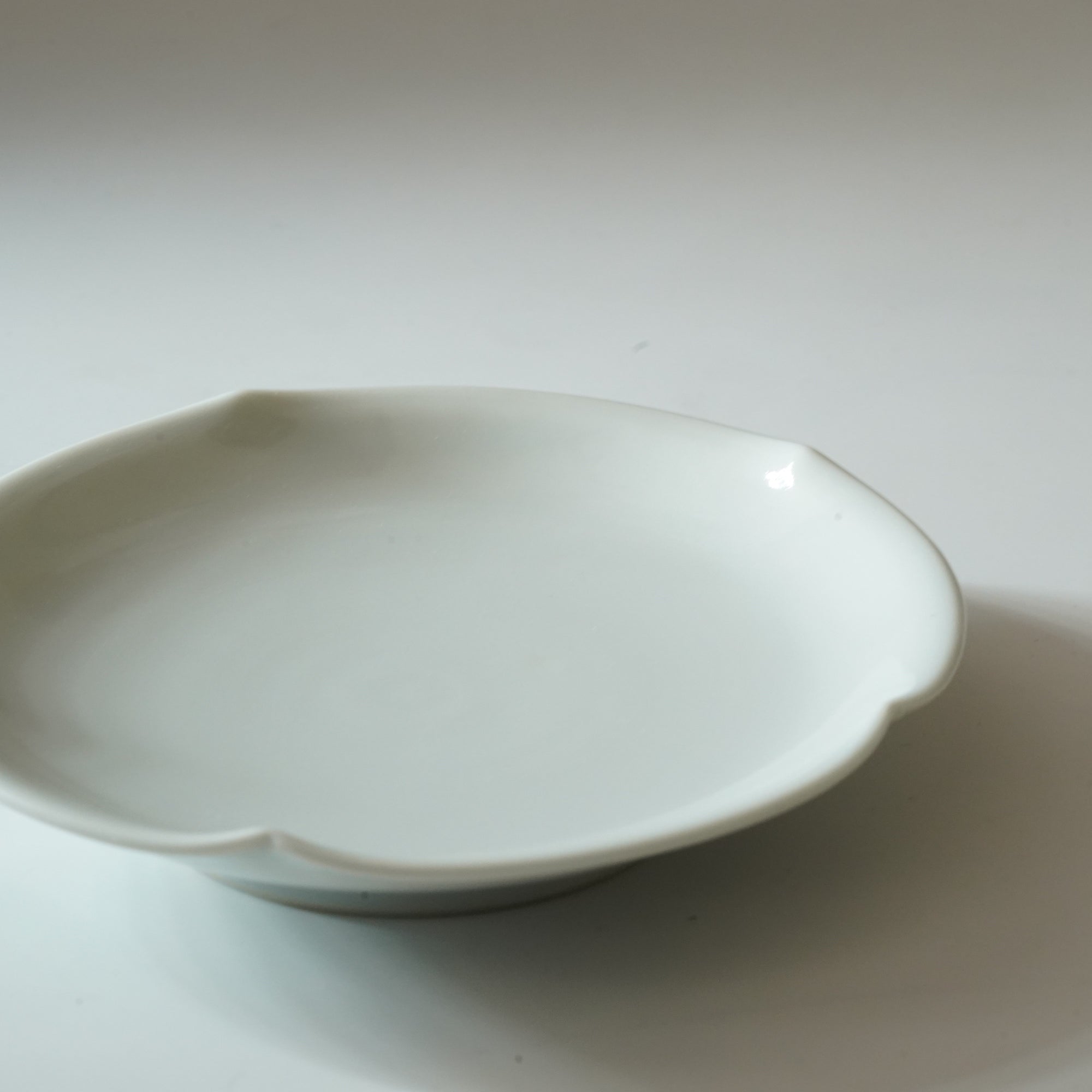 【Masamitsu Kawai】white porcelain round flower shaped small bowl